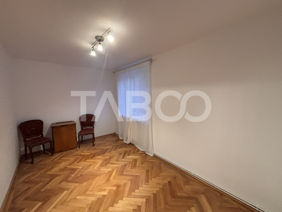 Apartament 3 camere 54mpu etaj 1 balcon zona Centrala Sibiu