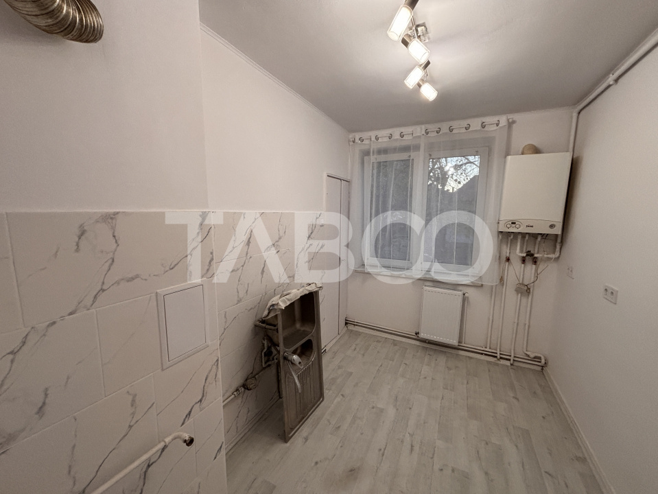 Apartament 3 camere 54mpu etaj 1 balcon zona Centrala Sibiu