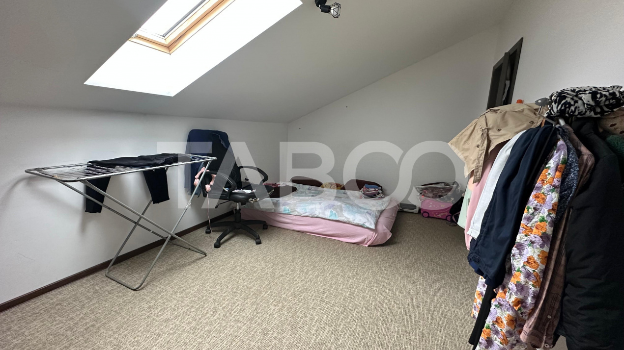 Apartament 3 camere 70 mpu pod privat parcare zona Turnisor Sibiu