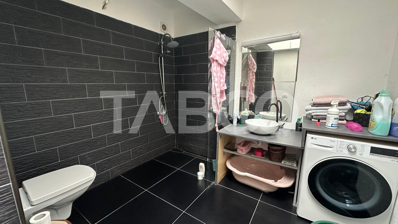 Apartament 3 camere 70 mpu pod privat parcare zona Turnisor Sibiu