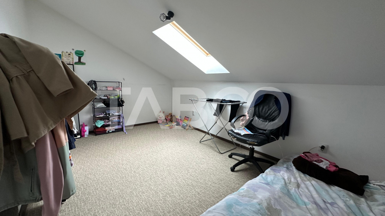 Apartament 3 camere 70 mpu pod privat parcare zona Turnisor Sibiu