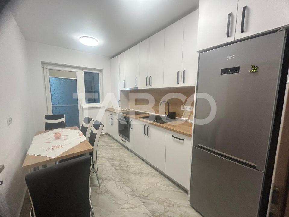 Apartament 3 camere 72mpu cu balcon si parcare privata in Kogalniceanu