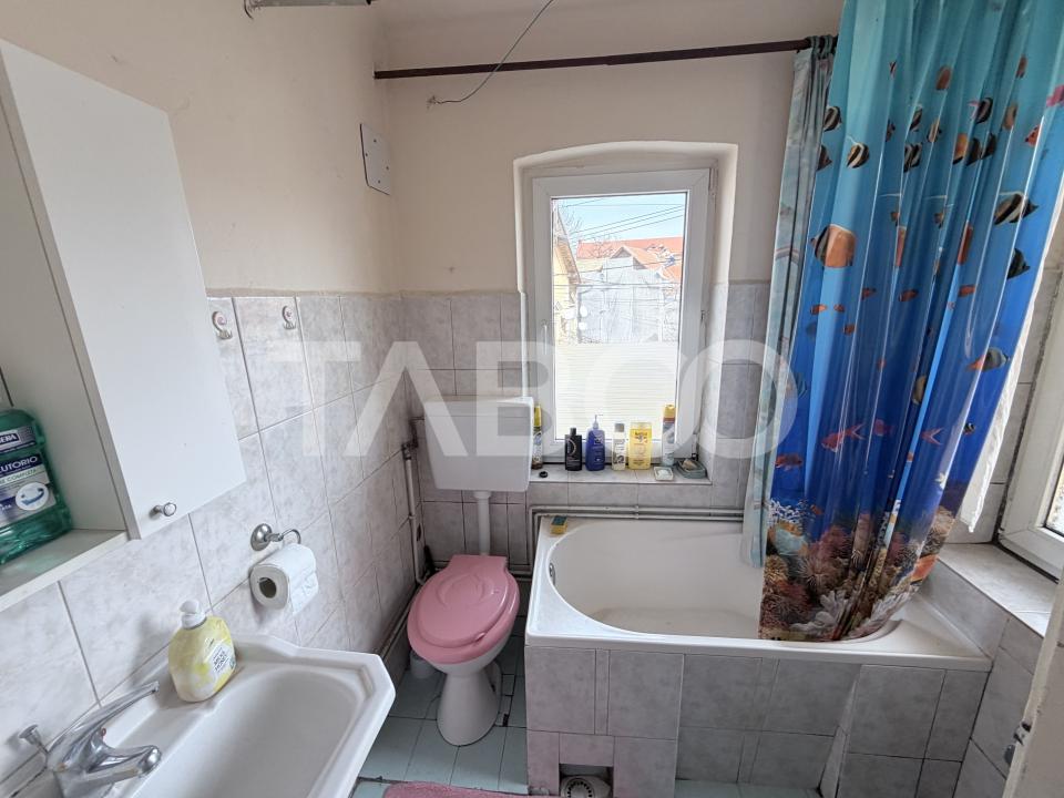 Apartament 3 camere 78 mp utili acces auto in curte Strada Dealului 
