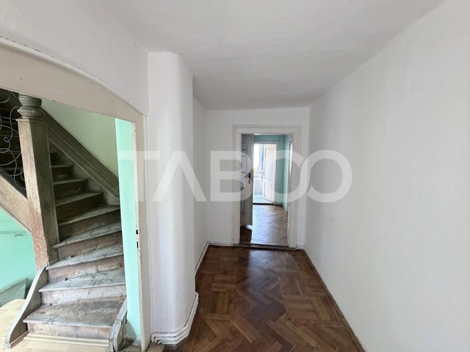 Apartament 3 camere 78 mp utili acces auto in curte Strada Dealului 