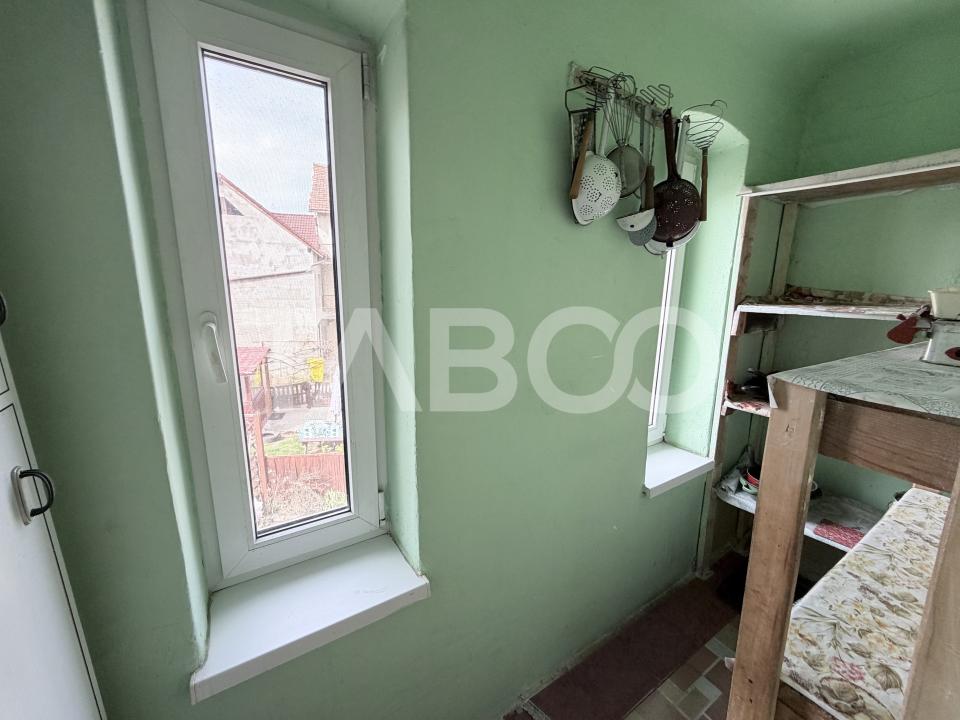 Apartament 3 camere 78 mp utili acces auto in curte Strada Dealului 