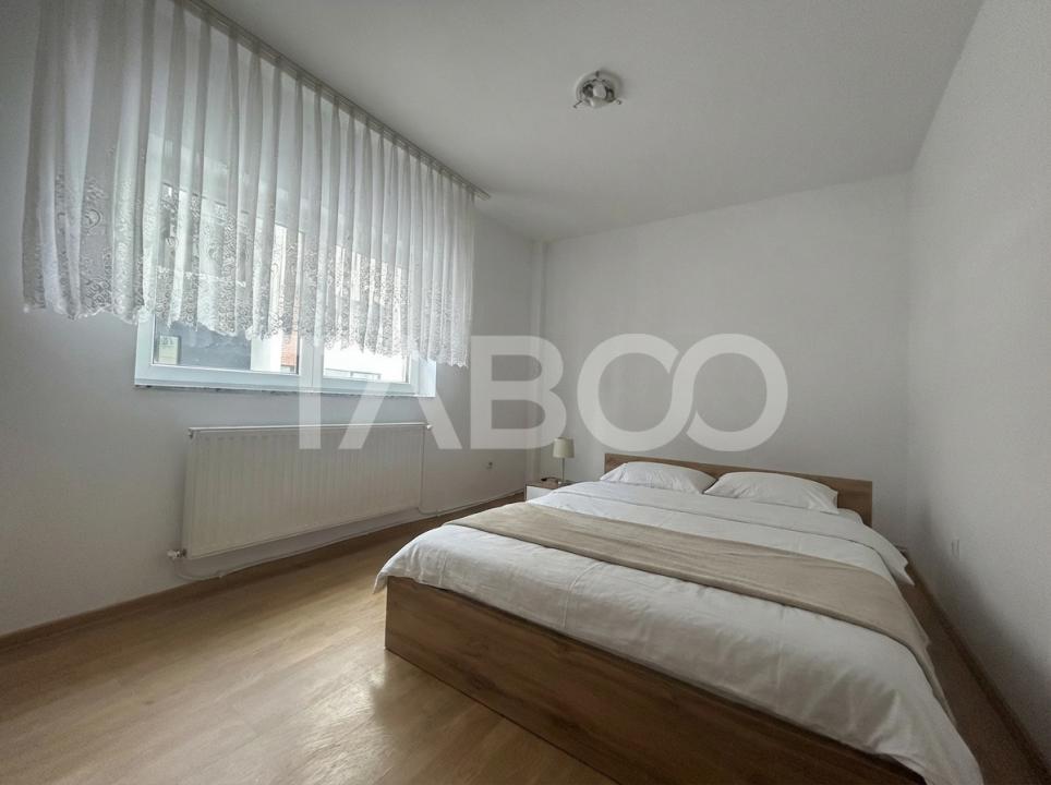 Apartament 3 camere balcon de inchiriat decomandat 80 mpu zona Central