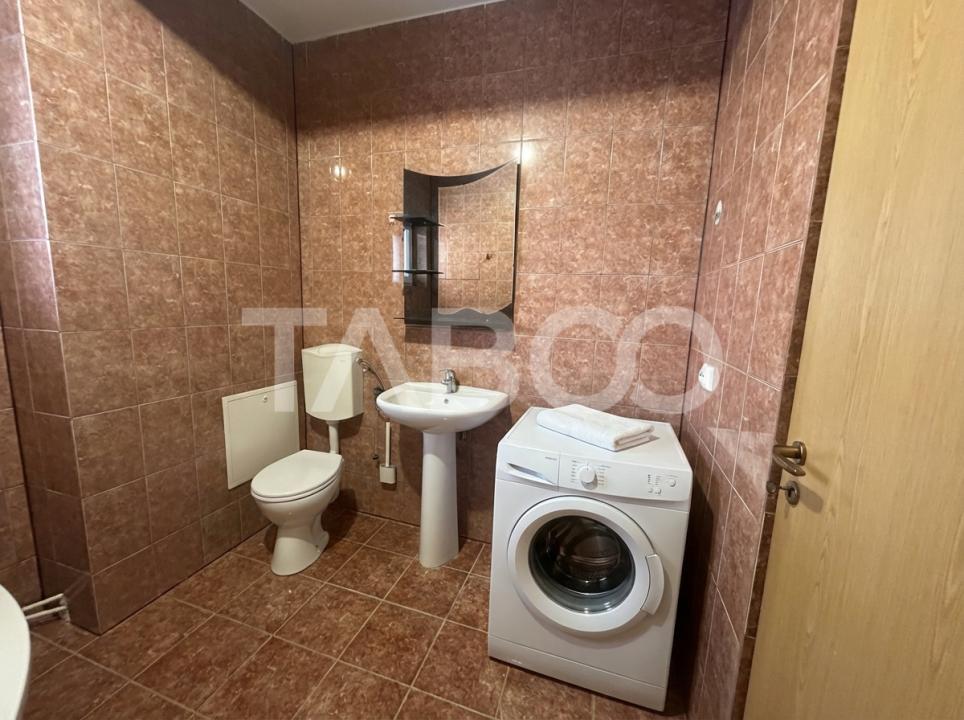 Apartament 3 camere balcon de inchiriat decomandat 80 mpu zona Central