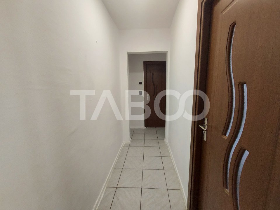 Apartament 3 camere balcon si pivnita in Calea Cisnadiei din Sibiu