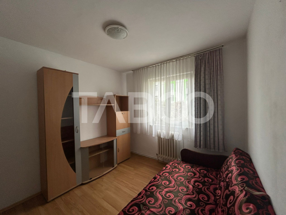Apartament 3 camere  cu balcon si pivnita in zona Mihai Viteazu