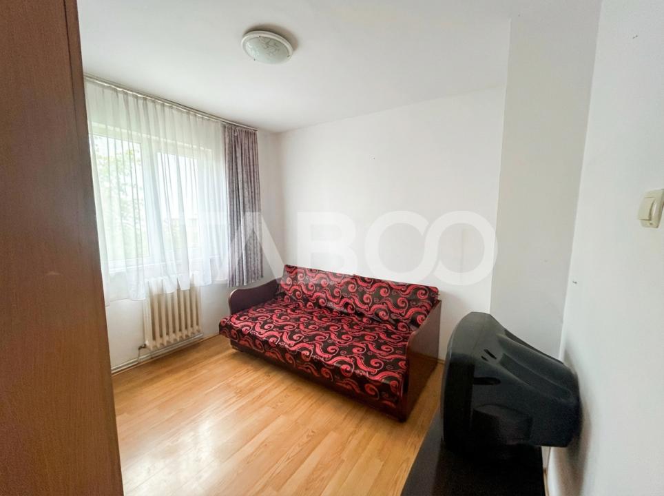 Apartament 3 camere  cu balcon si pivnita in zona Mihai Viteazu