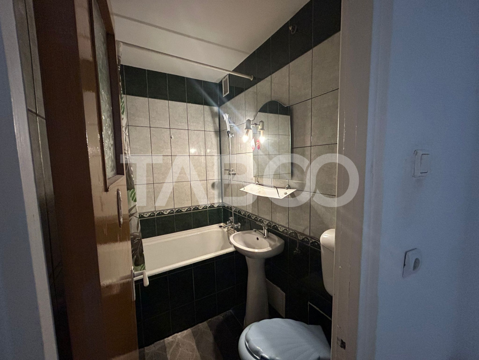 Apartament 3 camere  cu balcon si pivnita in zona Mihai Viteazu