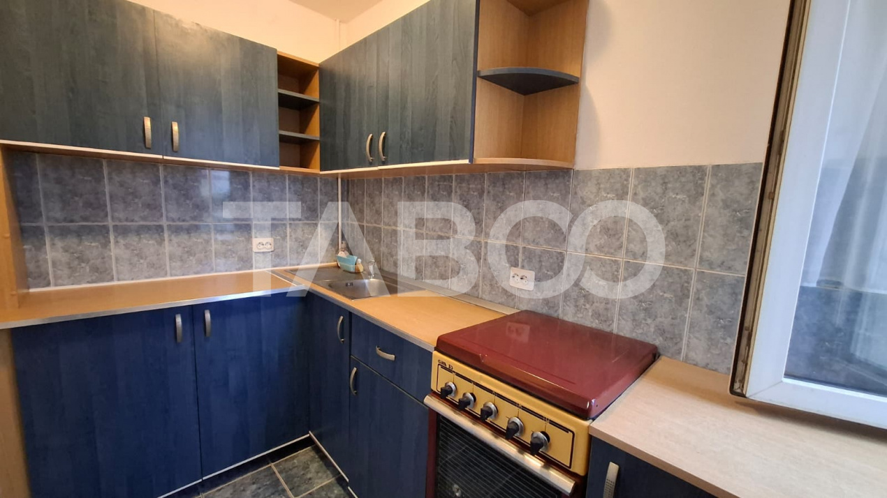 Apartament 3 camere de inchiriat 45 mp zona Vasile Aaron