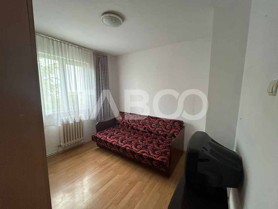 Apartament 3 camere de inchiriat Mihai Viteazul cu balcon si pivnita