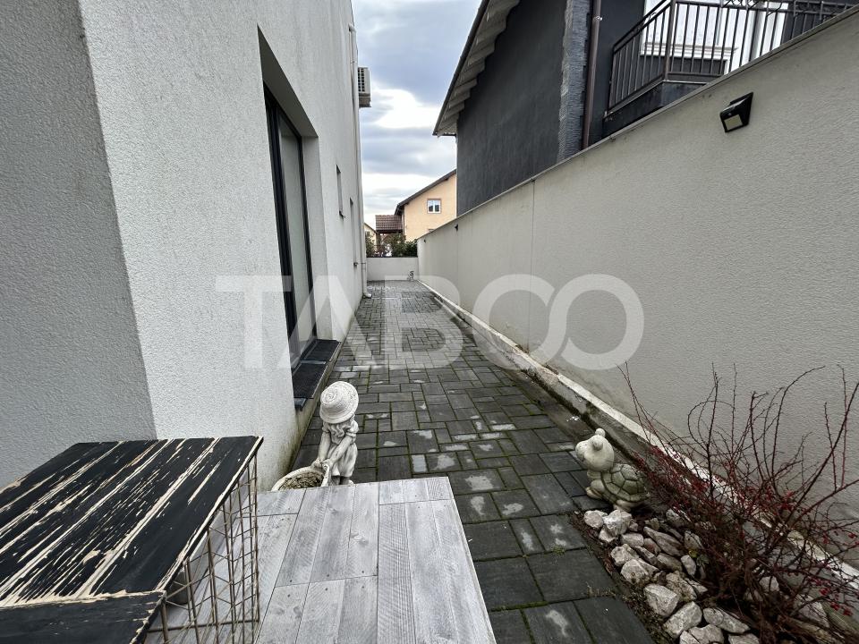 Apartament 3 camere de lux cu terasa si 2 locuri de parcare pe Brana 