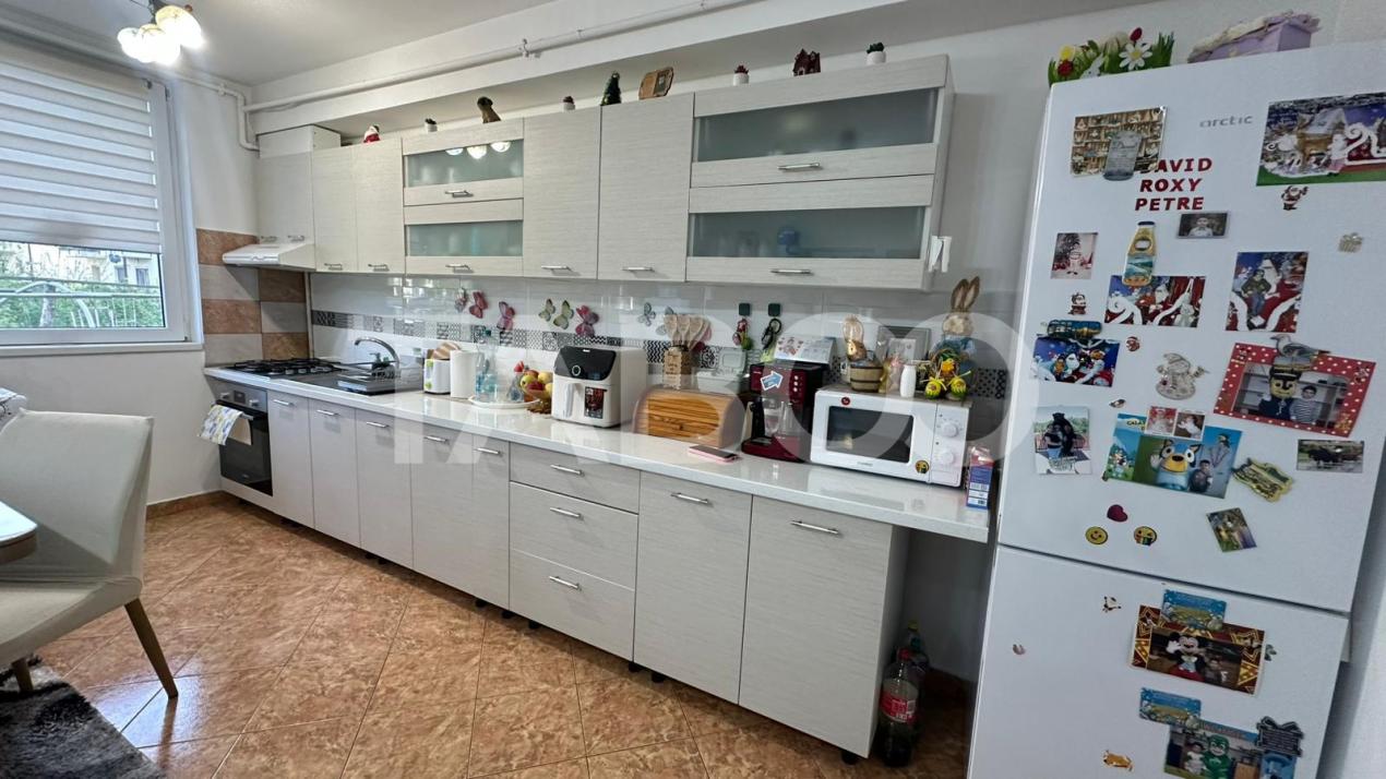 Apartament 3 camere de vanzare 3 camere mobilat utilat Selimbar Sibiu 