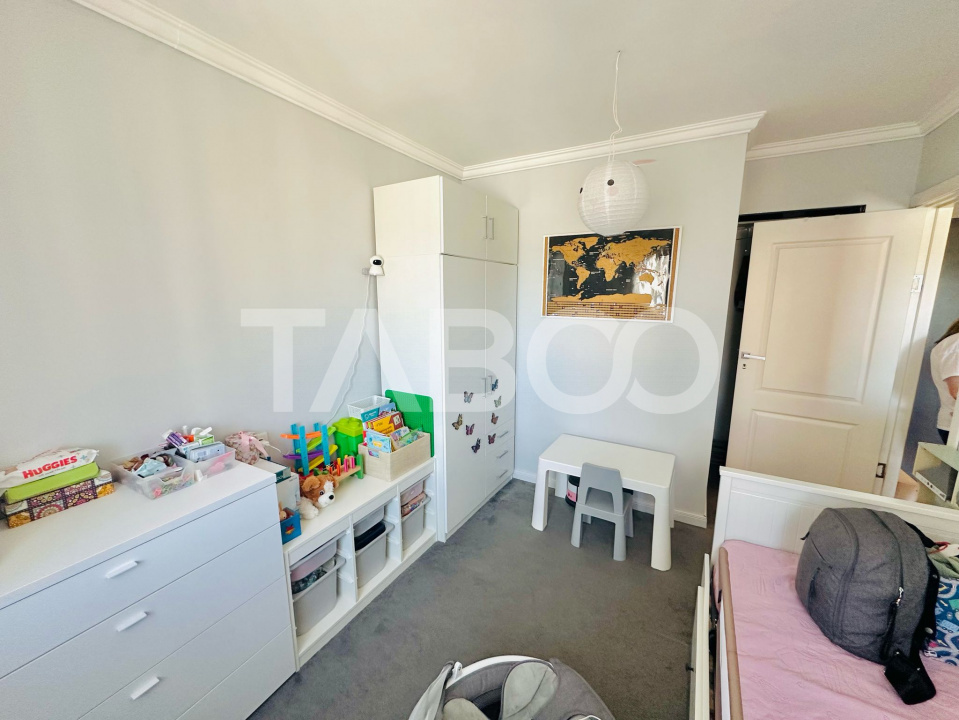 Apartament 3 camere de vanzare 64 mp utili zona Vivo/Razoare