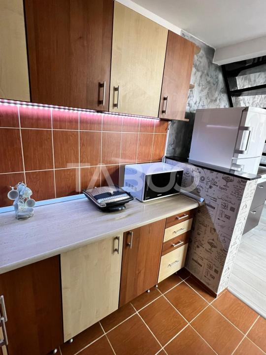 Apartament 3 camere de vanzare decomandat 58 mp zona Vasile Aaron