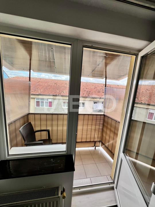 Apartament 3 camere de vanzare decomandat 58 mp zona Vasile Aaron