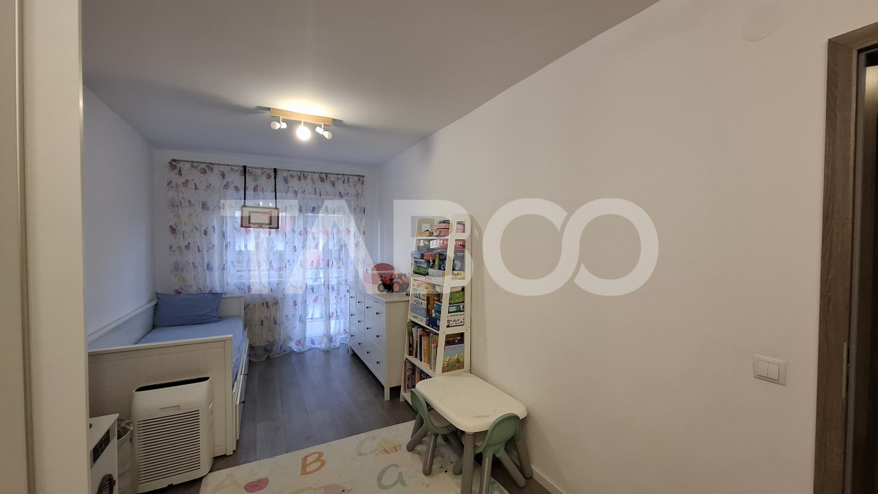 Apartament 3 camere de vanzare decomandat 60 mp zona Calea Surii Mici
