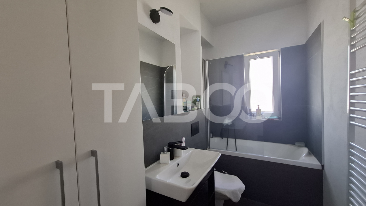 Apartament 3 camere de vanzare decomandat 65 mp zona Calea Surii Mici