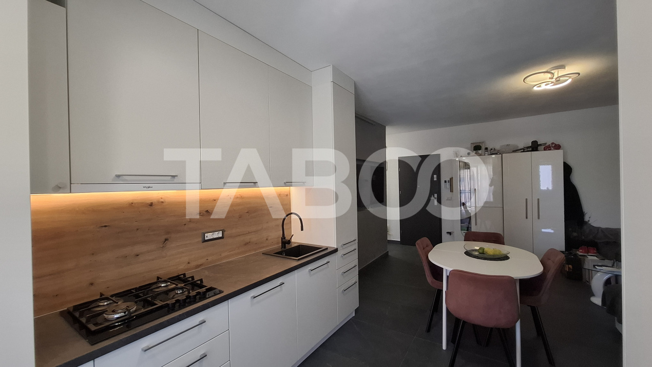 Apartament 3 camere de vanzare decomandat 65 mp zona Calea Surii Mici