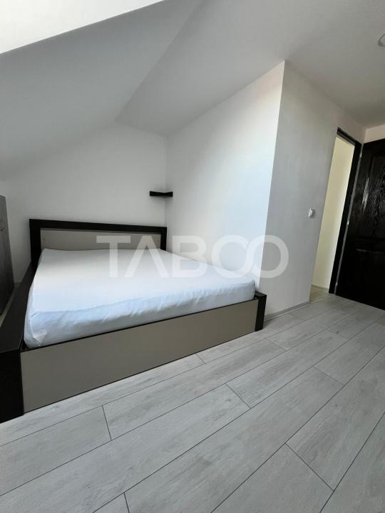 Apartament 3 camere de vanzare decomandat cu balcon zona Vasile Aaron