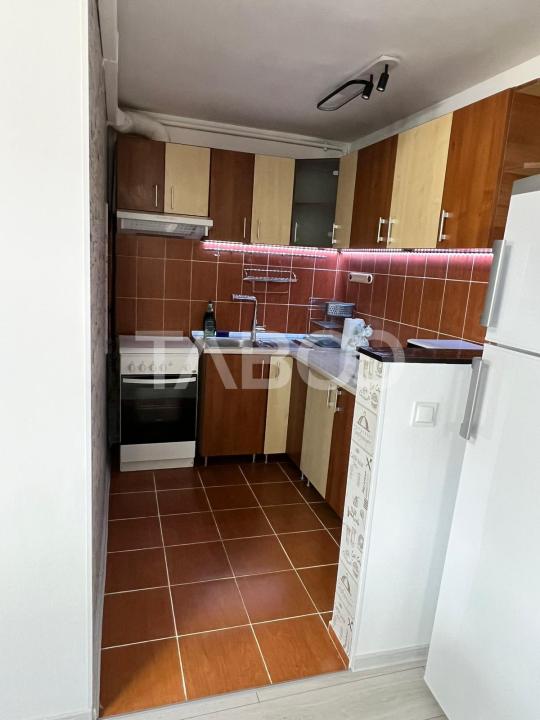 Apartament 3 camere de vanzare decomandat cu balcon zona Vasile Aaron
