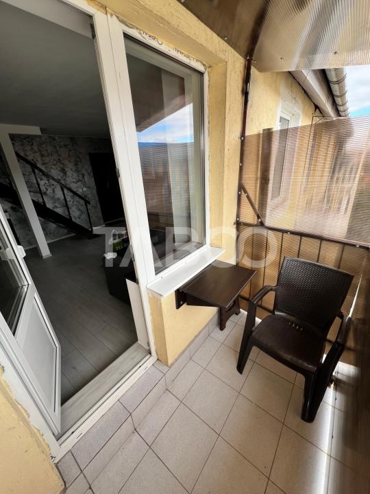 Apartament 3 camere de vanzare decomandat cu balcon zona Vasile Aaron
