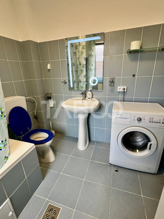 Apartament 3 camere de vanzare decomandat cu balcon zona Vasile Aaron