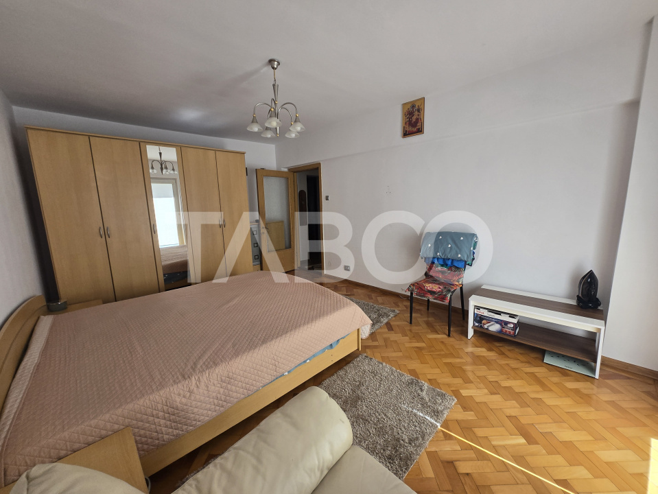 Apartament 3 camere decomandat 68mp si balcon zona Siretului Sibiu