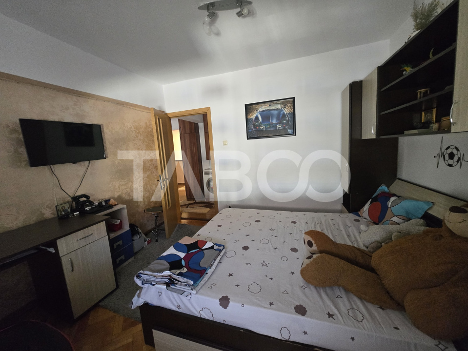 Apartament 3 camere decomandat 68mp si balcon zona Siretului Sibiu