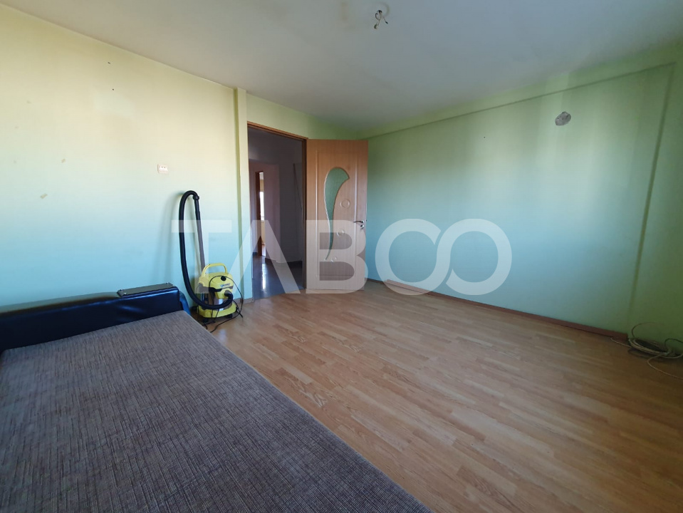 Apartament 3 camere decomandat 80 mp + 2 balcoane zona Teiului