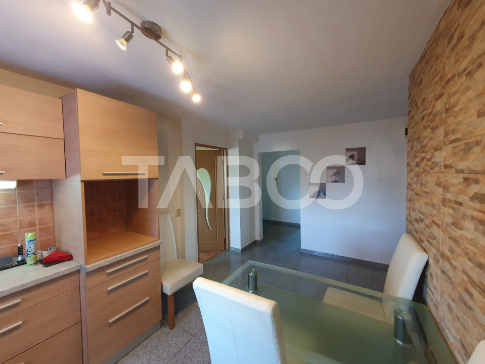 Apartament 3 camere decomandat 80 mp + 2 balcoane zona Teiului
