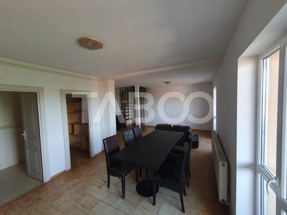 Apartament 3 camere decomandat 80 mp + 6 mp balcon cu scara interioara