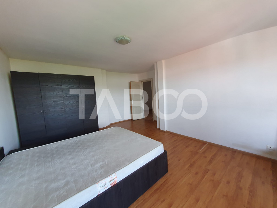 Apartament 3 camere decomandat 80 mp + 6 mp balcon cu scara interioara