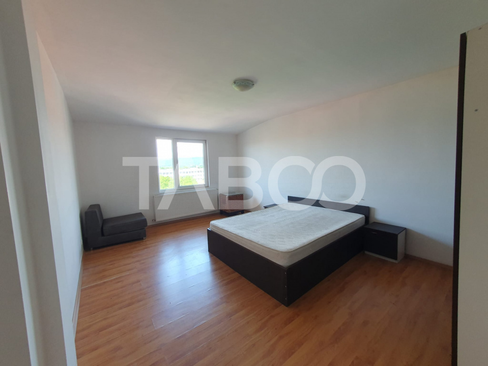 Apartament 3 camere decomandat 80 mp +  balcon cu scara interioara