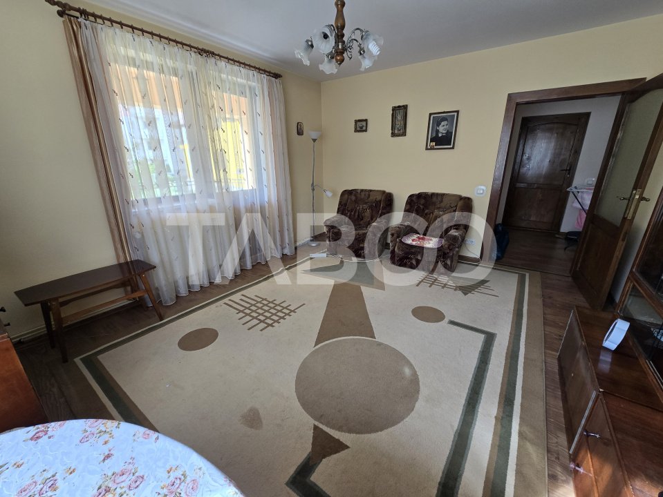 Apartament 3 camere la casa 91 mpu terasa pivnita curte comuna Tilisca