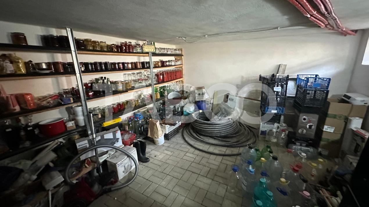 Apartament 3 camere la casa si pivnita Selimbar Sibiu