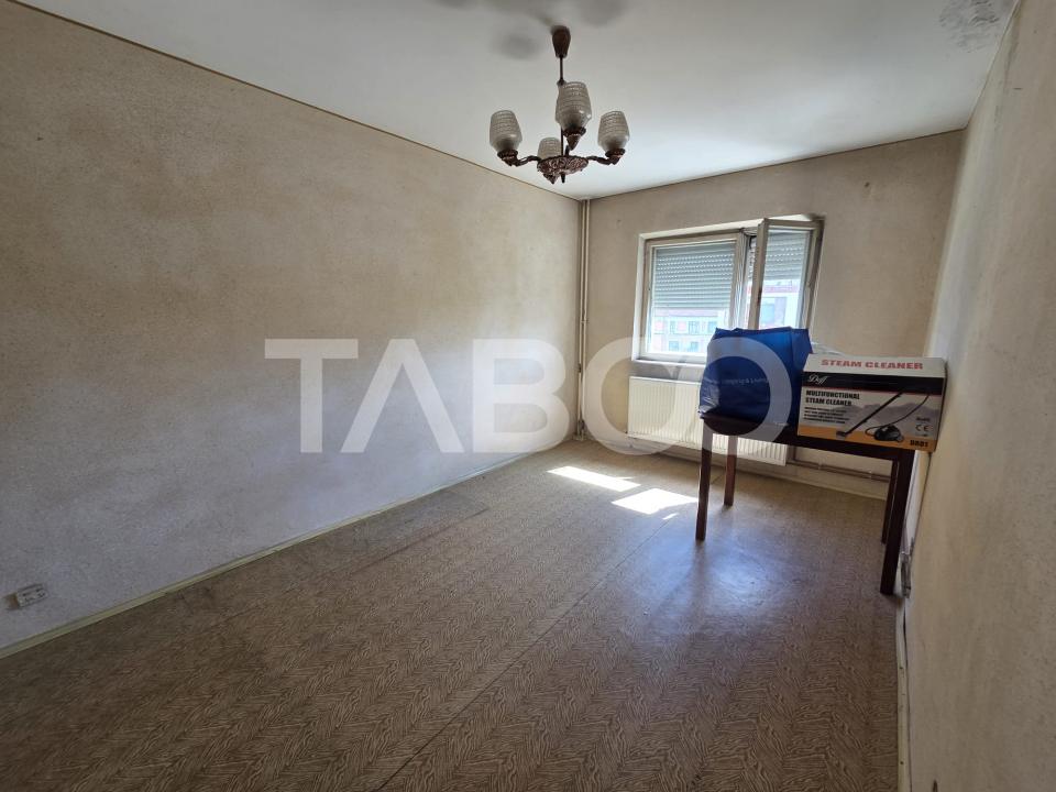Apartament 3 camere semidecomandat 70 mp zona Bd Unirii etaju 3