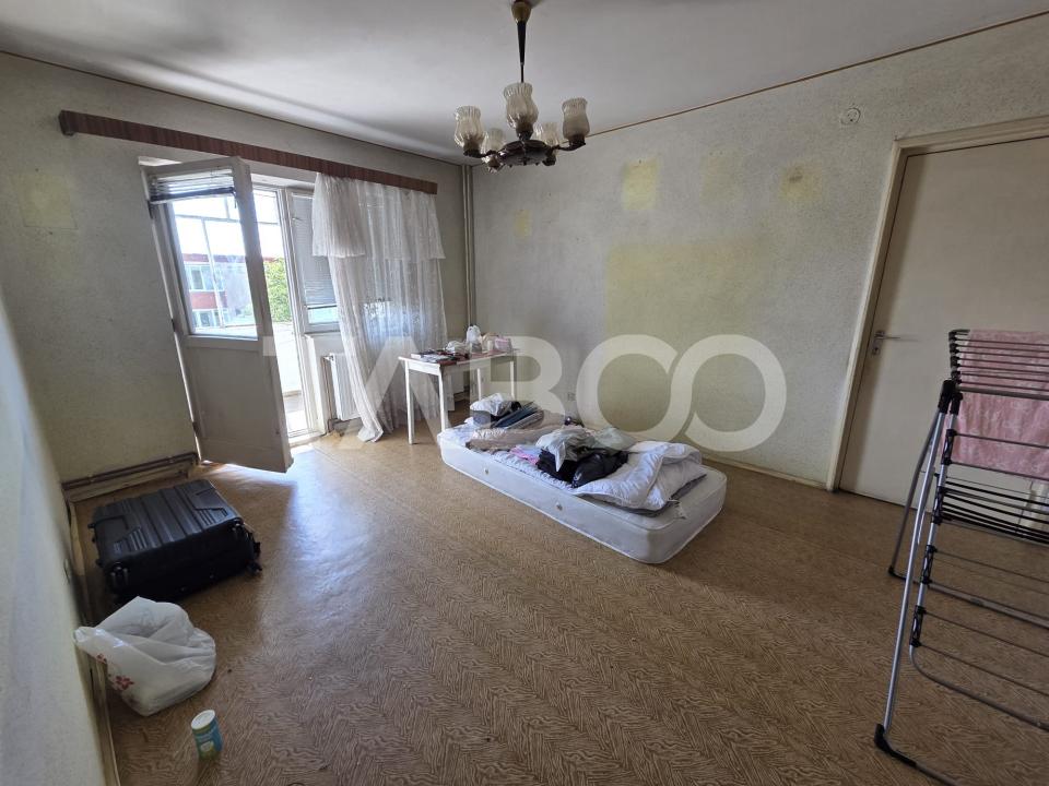 Apartament 3 camere semidecomandat 70 mp zona Bd Unirii etaju 3