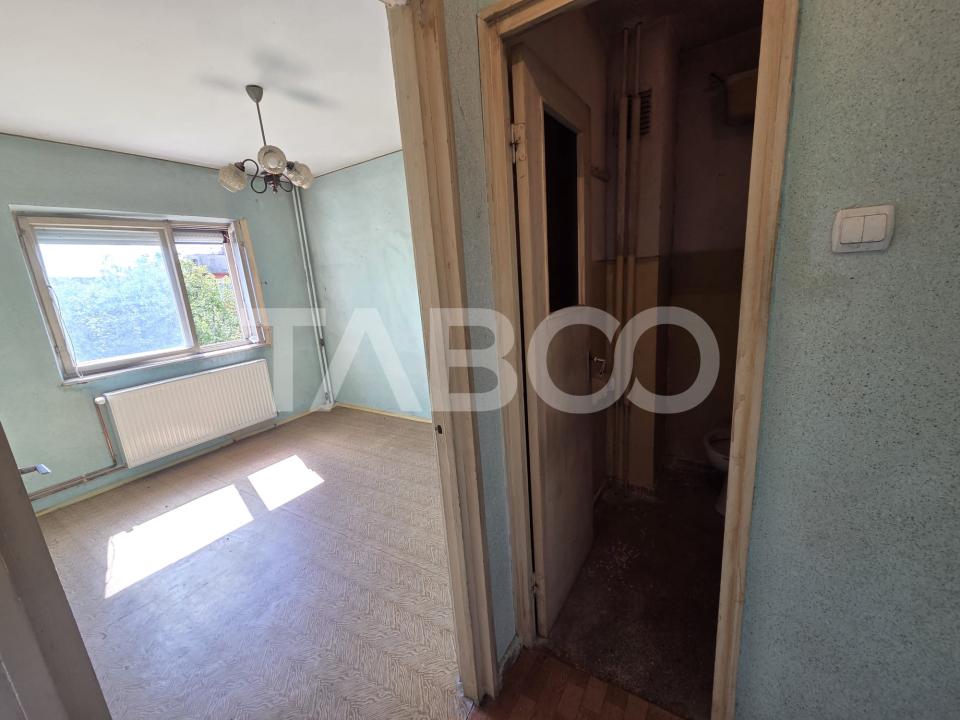 Apartament 3 camere semidecomandat 70 mp zona Bd Unirii etaju 3