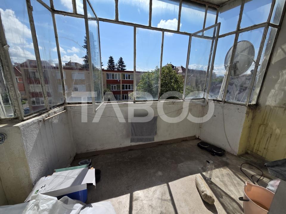 Apartament 3 camere semidecomandat 70 mp zona Bd Unirii etaju 3