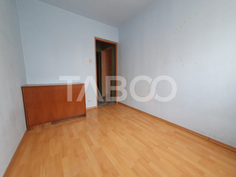 Apartament 3 camere semidecomandat etaj 1 zona Tudor Vladimirescu 