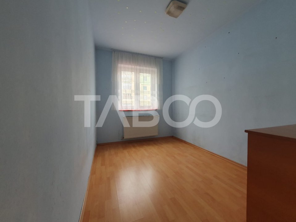 Apartament 3 camere semidecomandat etaj 1 zona Tudor Vladimirescu 