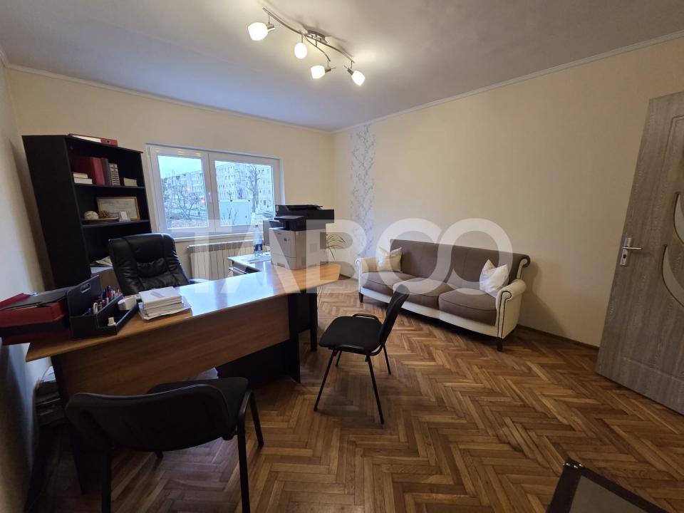 Apartament 4 camere de inchiriat Bulevardul Unirii acces din strada