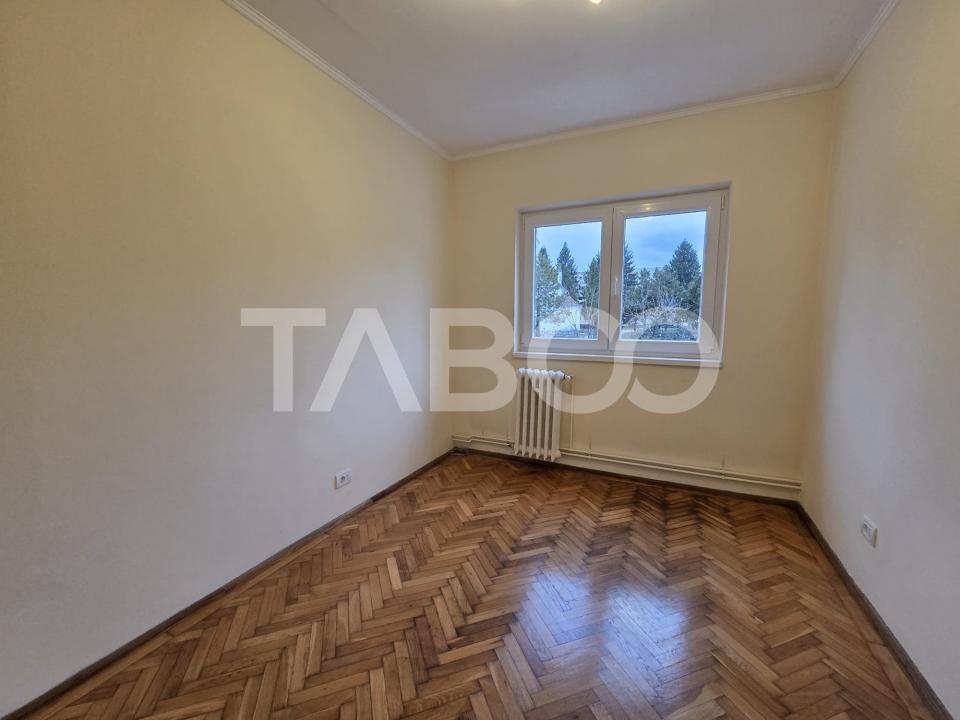 Apartament 4 camere de inchiriat Bulevardul Unirii acces din strada