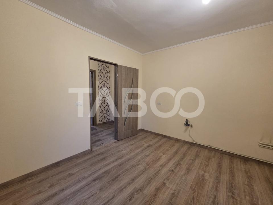 Apartament 4 camere de inchiriat Bulevardul Unirii acces din strada