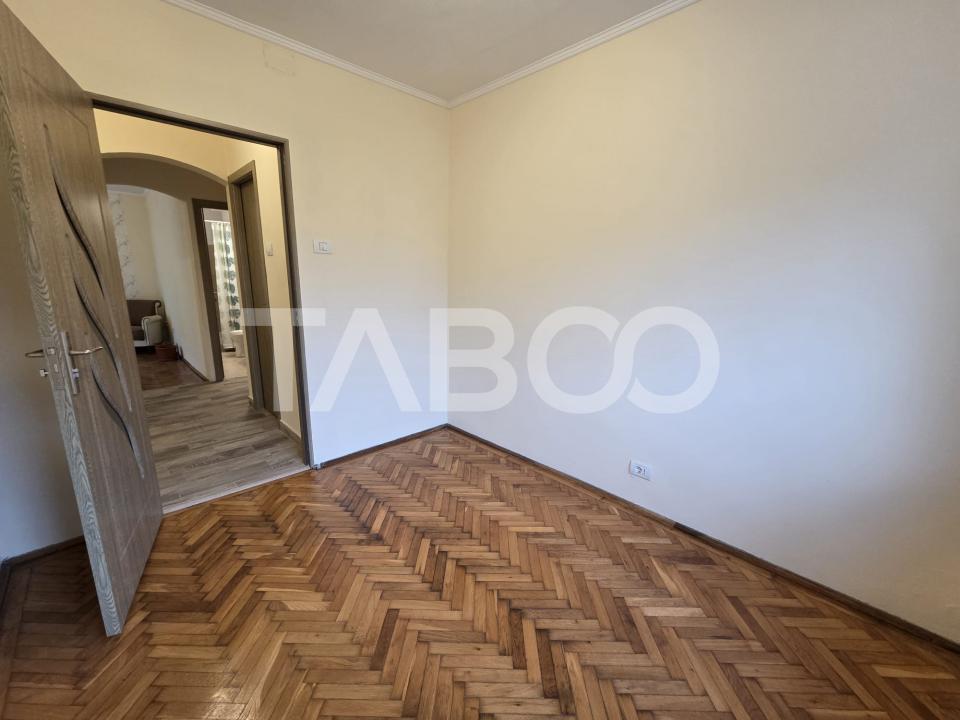 Apartament 4 camere de inchiriat Bulevardul Unirii acces din strada