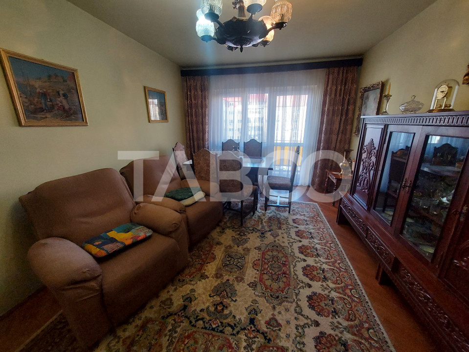 Apartament 4 camere decomandate de vanzare 2 bai zona Strand in Sibiu