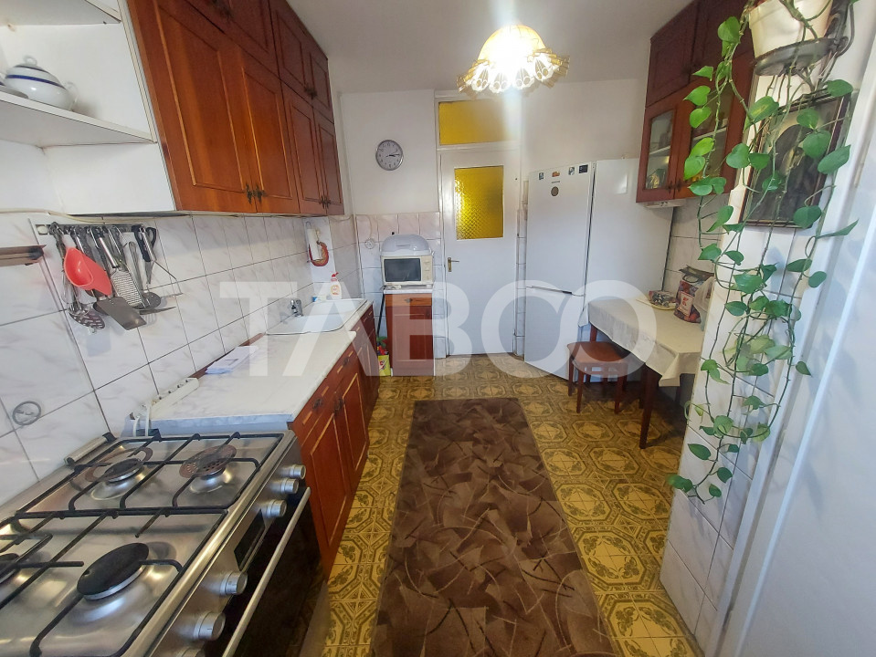 Apartament 4 camere decomandate de vanzare 2 bai zona Strand in Sibiu